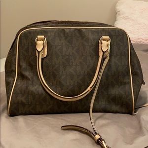 Michael Kors Crossbody- Large W/ logo